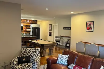 Image de Charming large 2-bedroom basement apartment in serene Lakeville with Ac, WiFi,