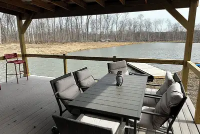 Image de Hunter's Heaven overlooking private lake on 70 acres.