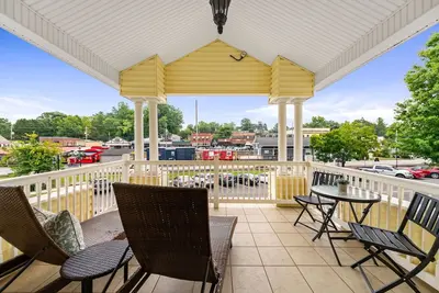 Image de *Trackside* Penthouse | Downtown | Southern Charm