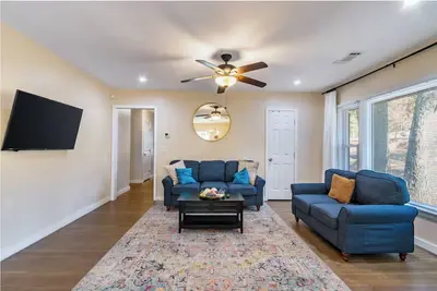 Image de 4-bedroom house in welcoming East Point with Ac, WiFi. Enjoy your stay