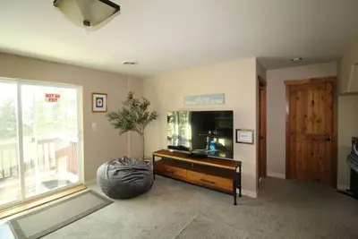 Image de Coszy Tahoe retreat for 6 - 3 br/2ba house Incline Village. Far away from hustle