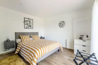 Image de Kerwall - Chambres Familiales avec piscine partagée, terrasse privée et Wi-Fi