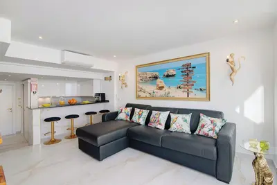 Image de Appartement 'Jungle Flat with Pool T2' avec vue sur la mer, Wi-Fi et climatisation
