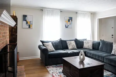 Image de 4br Cozy Family Retreat Near Mall of Ga, Near Lake Lanier - Sleeps 10