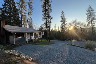 Image de Yosemite Sky Getaway - Newly Remodeled, 2 King Beds, Ev Charger, Rv/Boat Parking