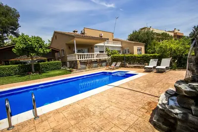 Image de Nature, piscine, tennis, 15 minutes de Barcelone!