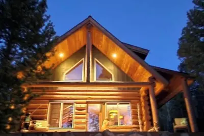 Image de Gorgeous Log Cabin with Hot Tub & Theater near Snowmobile & Sxs Trails & Lakes!