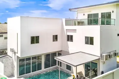 6br Pool Villa w/ Karaoke and Pool Table near Golf