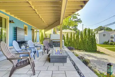 Image de Steps to Clark Lake: Cozy Apartment w/ Hot Tub