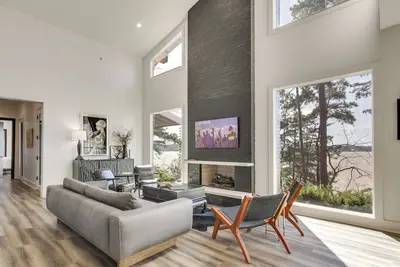 Image de Private Dock & River Views: Modern Gem in Waterloo