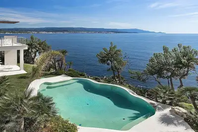Image de Villa Amenea: A charming and bright two-story villa built directly above the sea, with Free Wi-Fi.