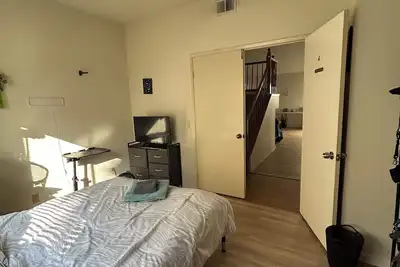 Image de Private Room in Comfortable Home for Students or Young Professionals