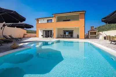 Image de Villa de luxe à Pula avec piscine et jacuzzi