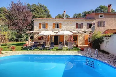 Image de Villa à Žminj avec piscine et nature