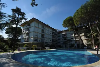 Image de Grand studio avec immense terrasse dans une résidence avec piscine commune à LignanoRiviera