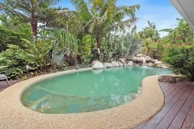 Image de 4 Bedroom Home 5 Minutes from Clifton Beach