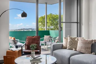Image de Chic Living in Our Beautiful Two-Bedroom Apartment