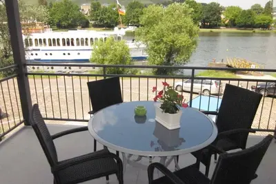 Image de \"Idyllic vacation apartment directly on the banks of the Moselle in Bernkastel-Kues! \"