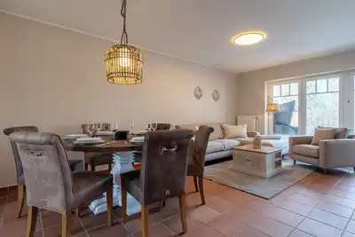 Image de Vacation home Diekhus 2 with balcony, terrace and garden directly on the dyke.