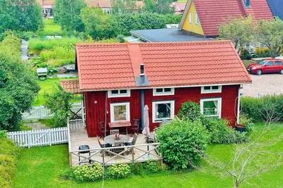 Image de Historical cottage close to nature, lake, and golf