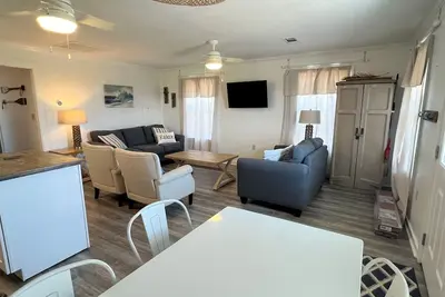 Image de Salty Sunsets - Beach Access - Island Realty