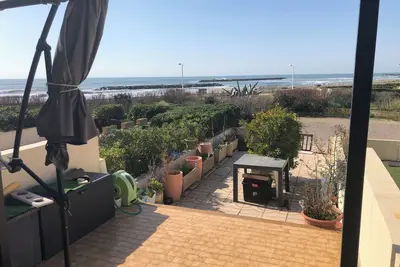 Image de F2  Face Mer en Rdc  Jardin + Douche extérieure à 30 m de la Plage 4/6 personnes