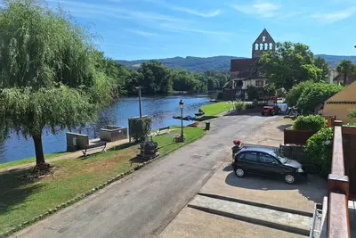 Image de Maison les pieds dans l'eau à Beaulieu\/Dordogne 6 chambres climatisées