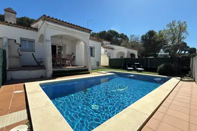 Image de Villa avec piscine privée/Climat/Wi-Fi - Villa Montgrí