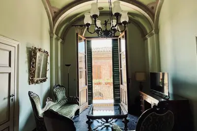 Image de Very large apartment in historic building from the late 1700s with billiard room.