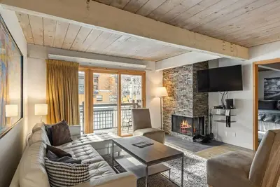 Image de Modern 2br condo in downtown Aspen near Lift 1a with pool & hot tub!