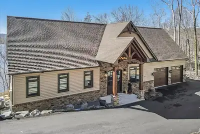 Image de Luxurious 5-bedroom house overlooking Lake Wallenpaupack with Ac & WiFi