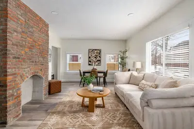 Image de Campus Cottage - Entire Home|Renovated|Patio|Osu