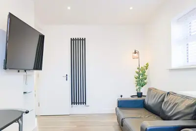 Old Silk - 2-bed Apartment by CovStays