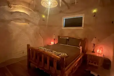 Image de Salty Queen Salt Lodge