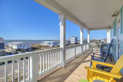 Image de Paws Awhile: Dog-Friendly Home with Ocean Views