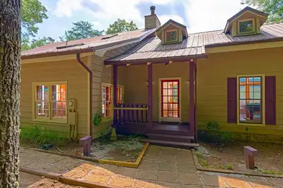 Image de Spacious mountain retreat with stunning views and family-friendly amenities