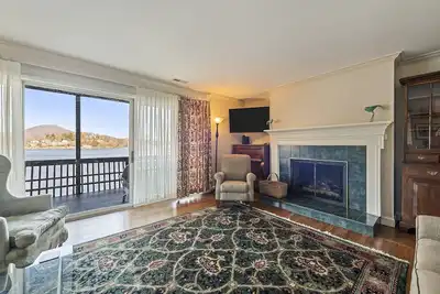 Image de Stunning 3br Retreat with Lake Views, Full Kitchen, Fireplace and Central A/C