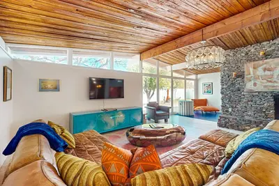 Image de Modern retro-style home w/ game room, heated pool, large yard & covered patio