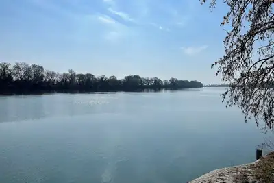 Image de Petite maisonnette en pleine Camargue au bord du petit Rhône