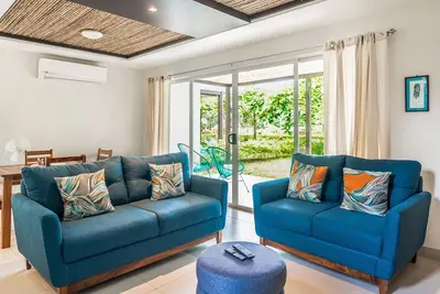 Relaxing getaway with private pool, open living space & near the ocean