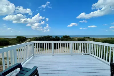 Image de Beachfront 2 Bed/1 Bath Apartment with Amazing View!
