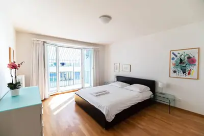 Image de 2 Br apartment near the lake / city center (D2)