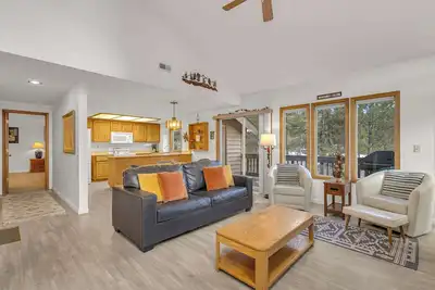 Located in heart of Sunriver, complex pool access!