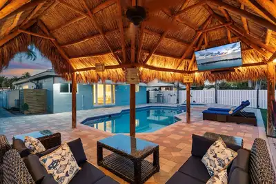 Image de Luxury Beach House w/Pool, Bbq, 10 minutes to Beach
