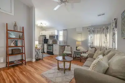 Image de Cozy 2br/1ba Shem Creek Hideaway!