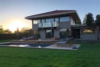 Image de Maison en bois lumineuse avec piscine Ă Annecy le vieux - 6 personnes