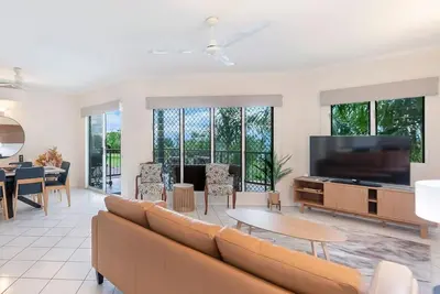 Image de Casuarina Vista Beachfront Elegance in Rapid Creek