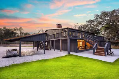 Image de New 2024 Waterfront Duplex - Private Modern Retreat - Groups