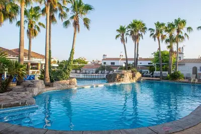 Image de 🌴 Séjour de rêve à Minorque : Appartement avec piscine et plage à 5 min! 🌊