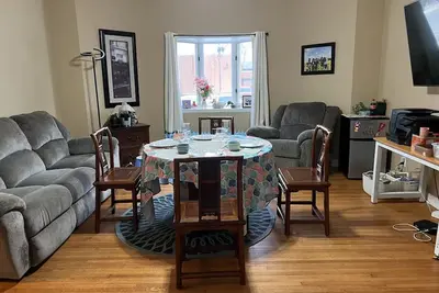 Image de 3-bedroom house in fabulous Ottawa with WiFi, Ac. Washer/Fdryer, Enjoy your stay